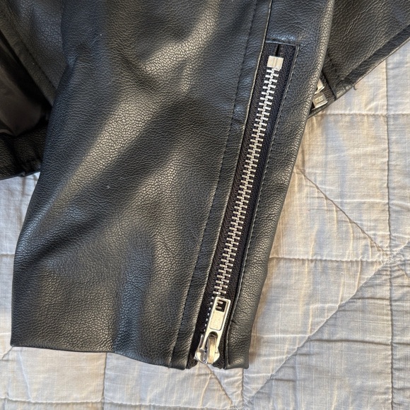 Missguided + Black Crop Biker Jacket - Picture 3 of 3